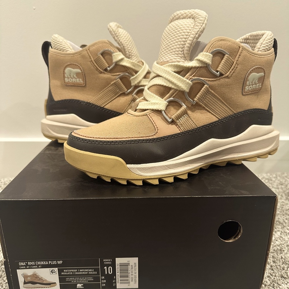 NEW - SOREL Chukka Women’s Size 10 - Canoe/Jett